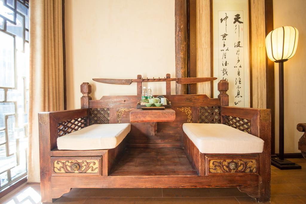 Lijiang Yuntian Palace Hotel Exteriör bild